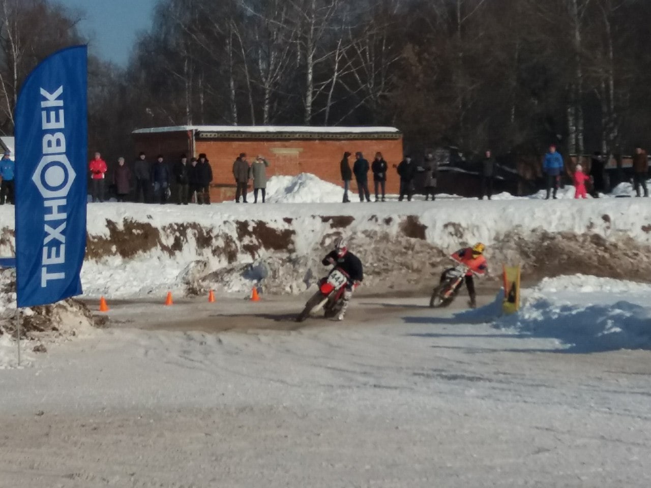 moto11-02-4-min